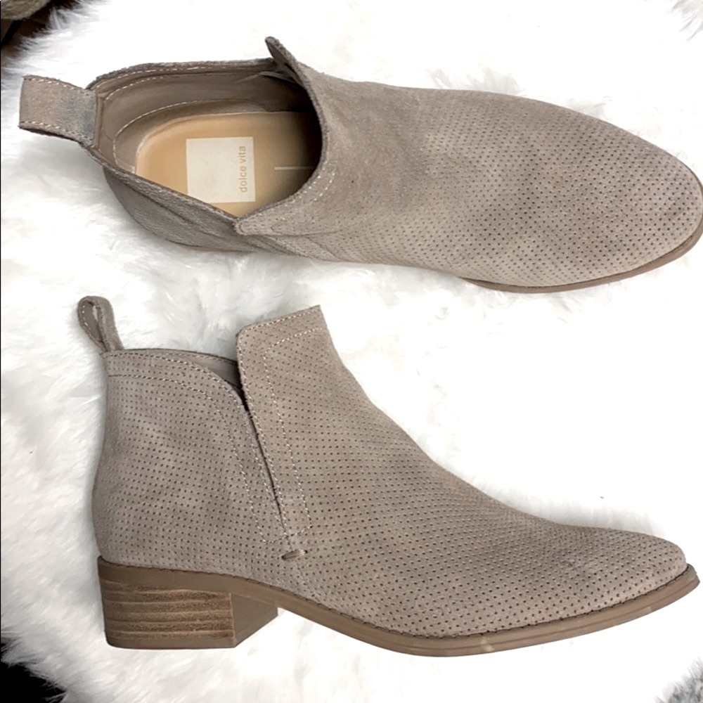 Dolce Vita 8.5 Taupe Booties ✨